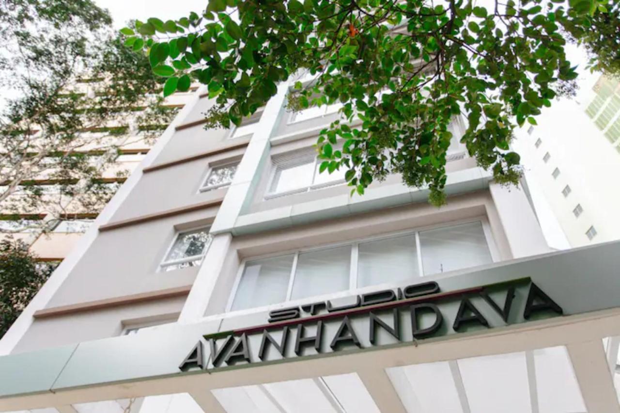 Akile Avanhandava *